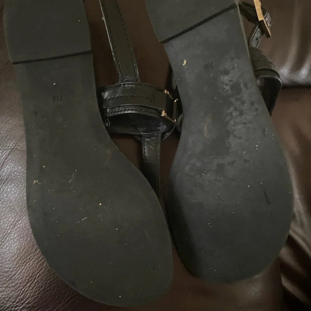 Tory Burch Cassia Black Leather Logo T-Strap Flat Thong Sandals Resortwear 7M